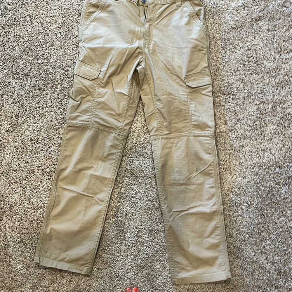 Carhartt Force Reaxed Fit Work Pant. BN200-M. 36/34. Small stain on 1 knee.